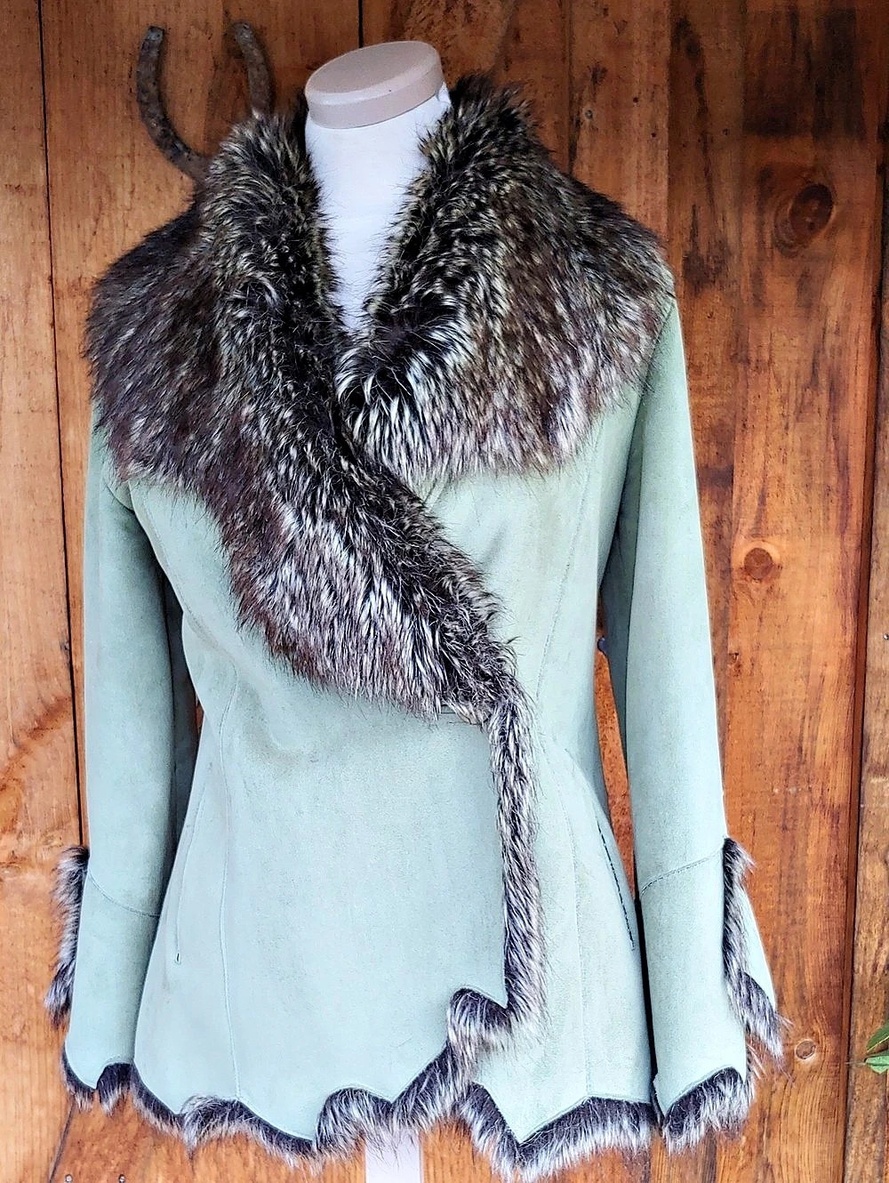 Novelti  Faux Fur Trim Green Coat Size Medium